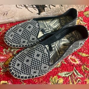 Dolce Vita Black and Khaki Canvas Espadrilles Size 8.5